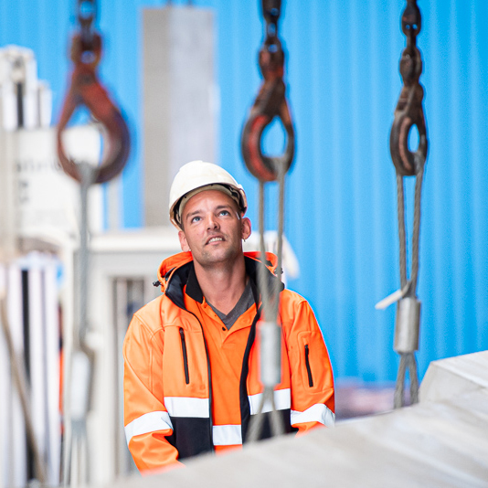 Medewerker Betonfabriek