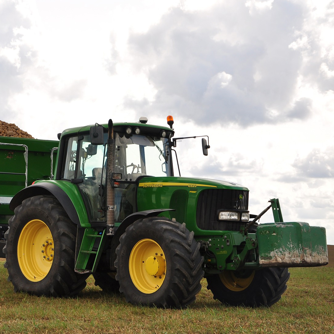 Tractor chauffeur 