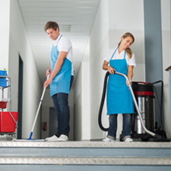 Schoonmaak medewerker